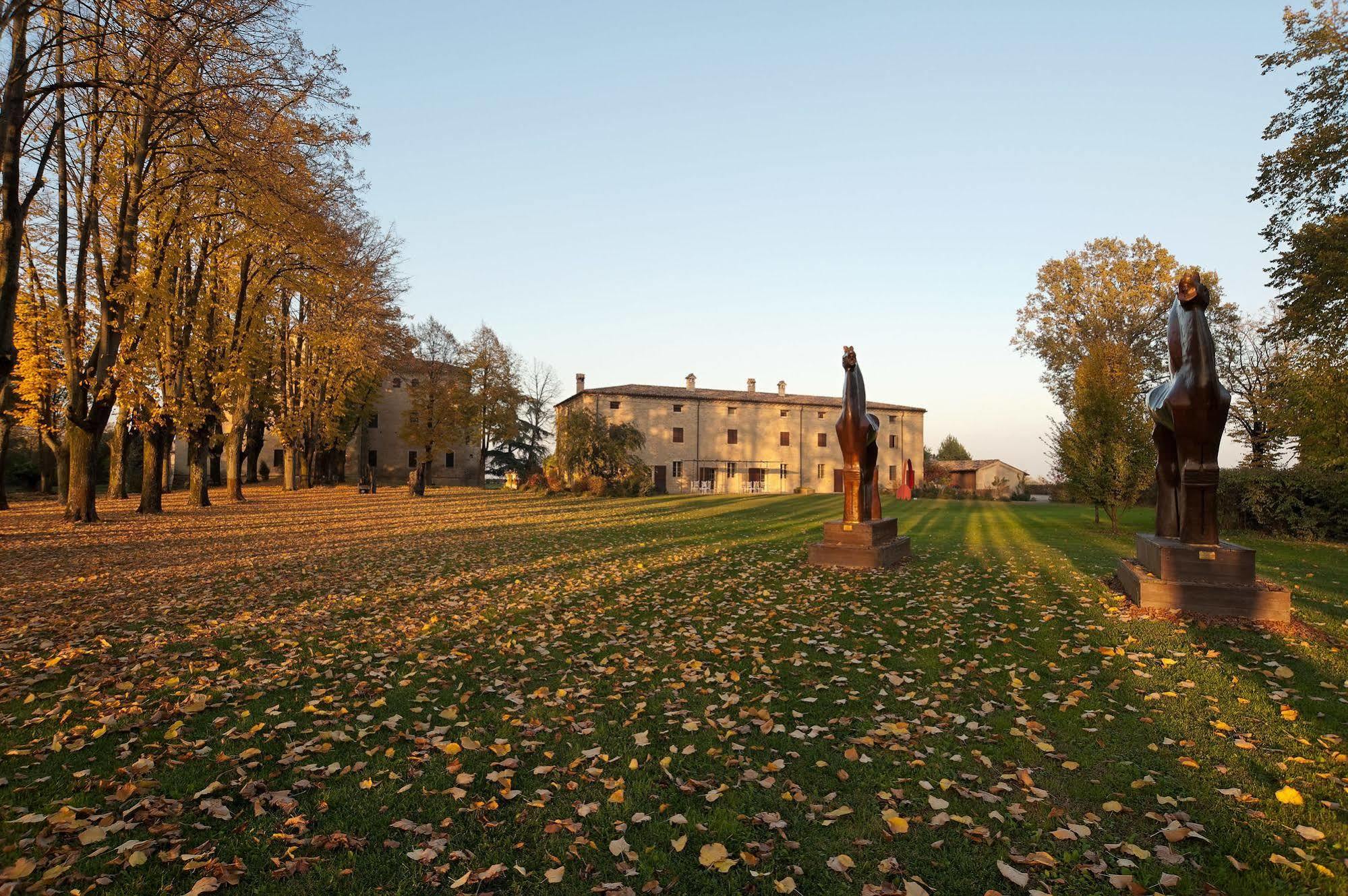 Locanda Del Re Guerriero San Pietro in Cerro Eksteriør billede