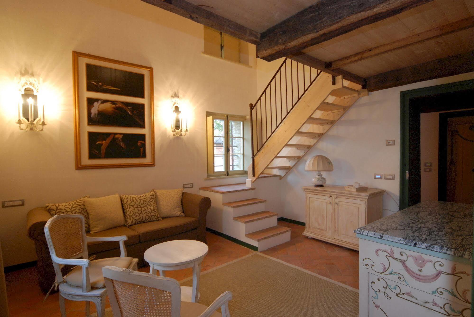 Locanda Del Re Guerriero San Pietro in Cerro Eksteriør billede