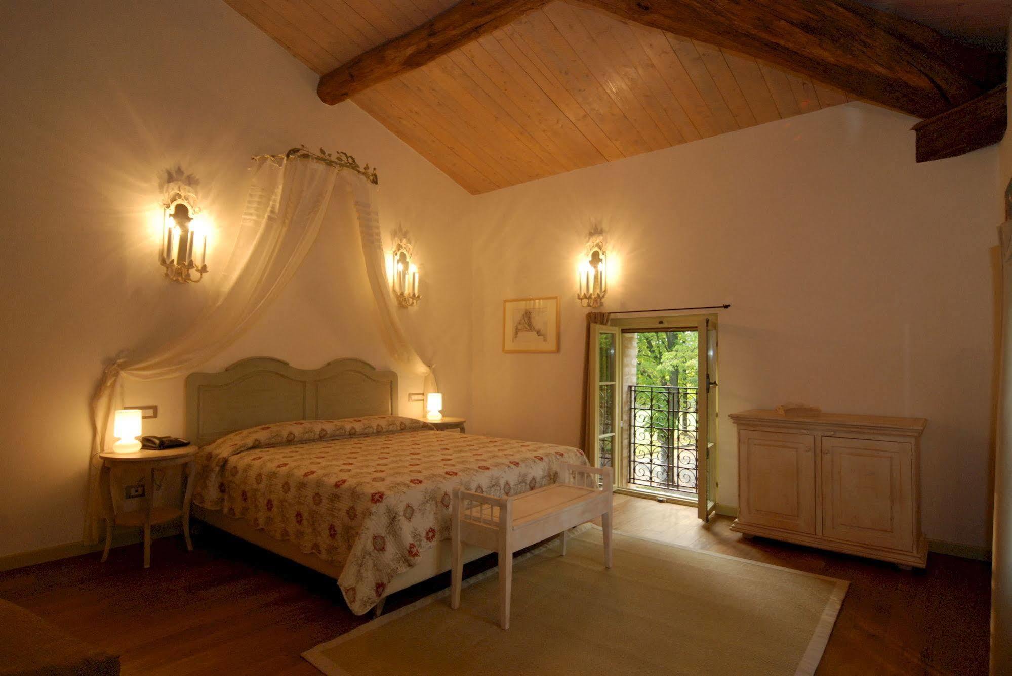 Locanda Del Re Guerriero San Pietro in Cerro Eksteriør billede