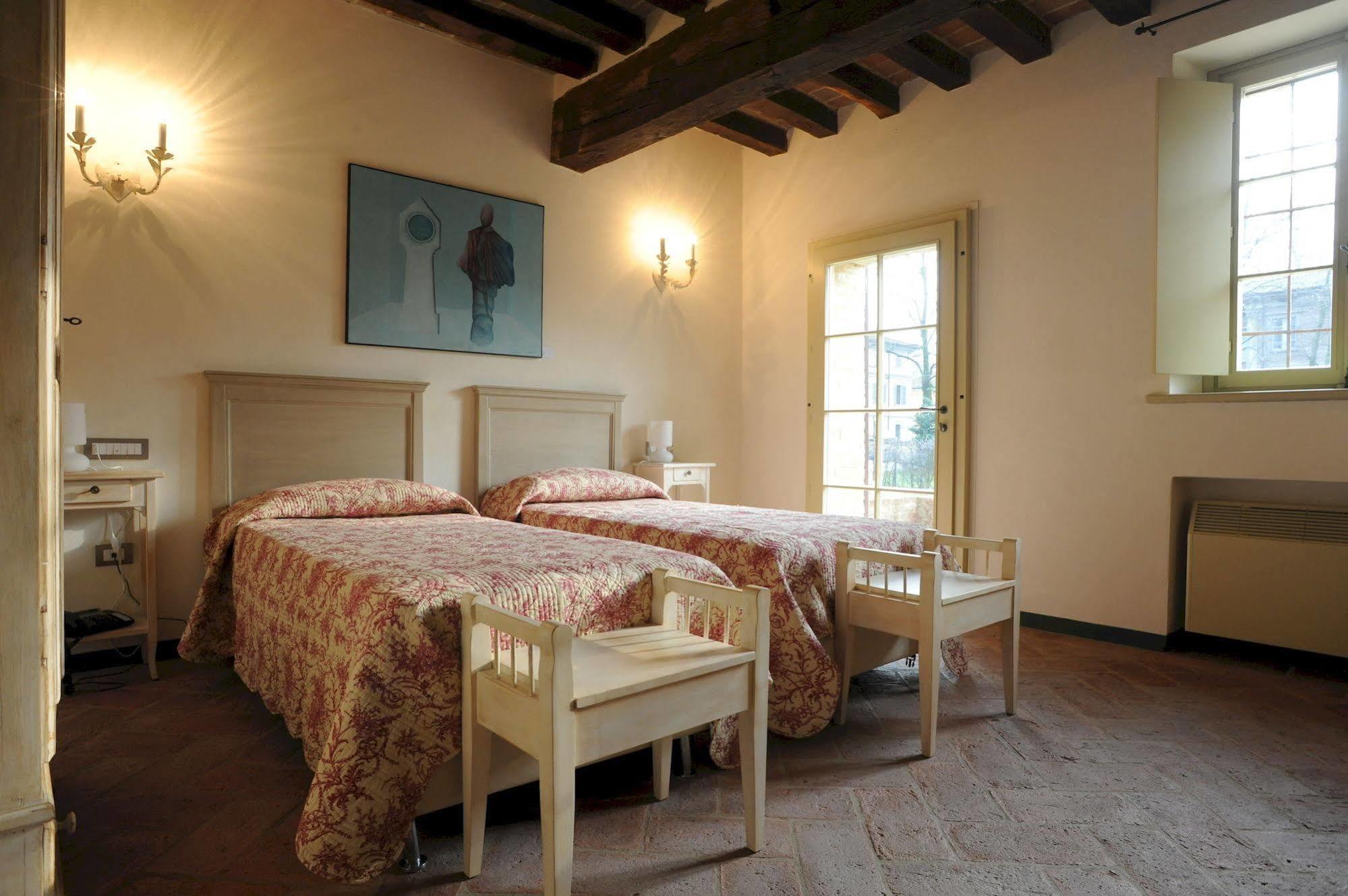 Locanda Del Re Guerriero San Pietro in Cerro Eksteriør billede